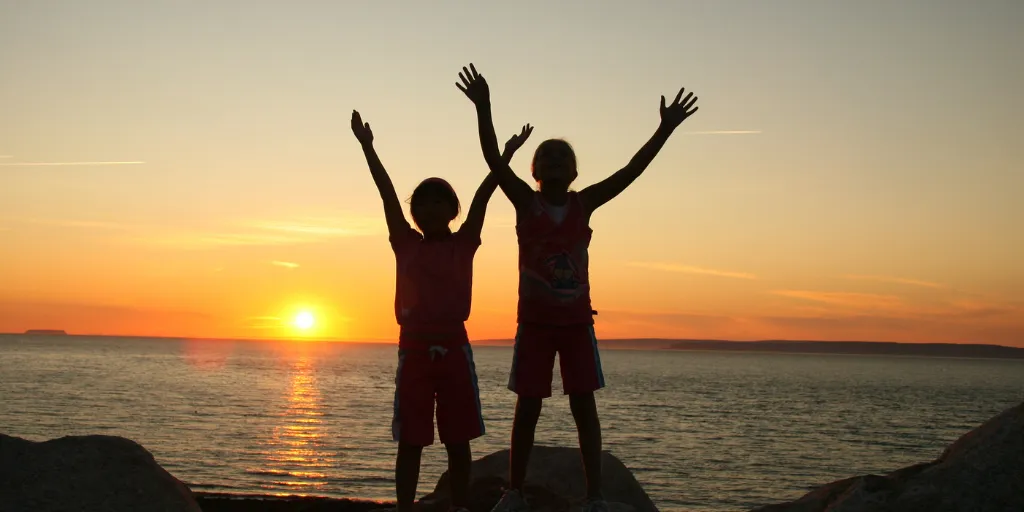 絵を描く子供たち